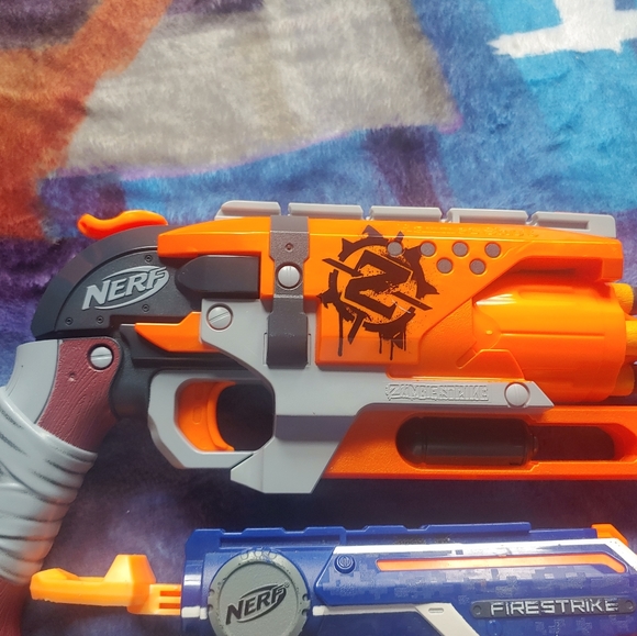 NERF Zombie Strike gun + 2 others - Picture 4 of 16